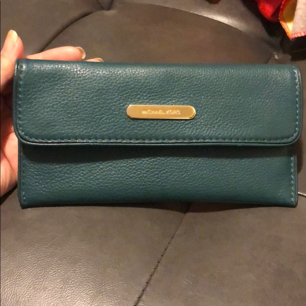 NWOT Michael Kors beautiful green slim wallet💐💐